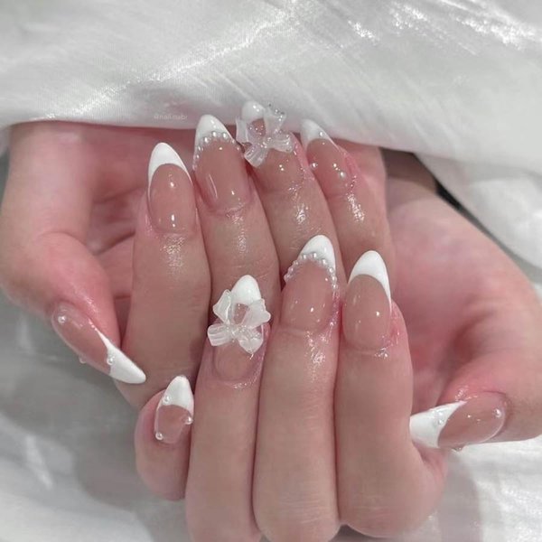 White French Tip Press on Nails Almond - WLGDLH Pink Fake Nails Short French Pearls False Nails Cute Bow Nail Charms Designs Nail Tips Acrylic Full Cover Glue on Nails for Women Girls 24 Pcs