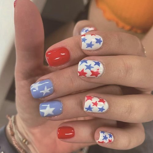 24Pcs 4th of July Press on Nails Short Square Fake Nails American Five-Pointed Star False Nails Red Blue Five-Pointed Star Design Acrylic False Nails Patriotic Stick on Nails for Woman Manicure Decor