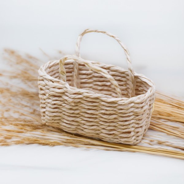Raffia Woven Miniature Basket, Rustic Charm for Dollhouse and Gnome Decor,Dollhouse Accessory,Fairy Garden Décor