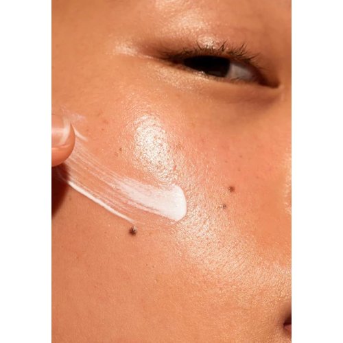 The Body Shop Skin Defence Multi Protection Light Essence SPF 50 PA +++