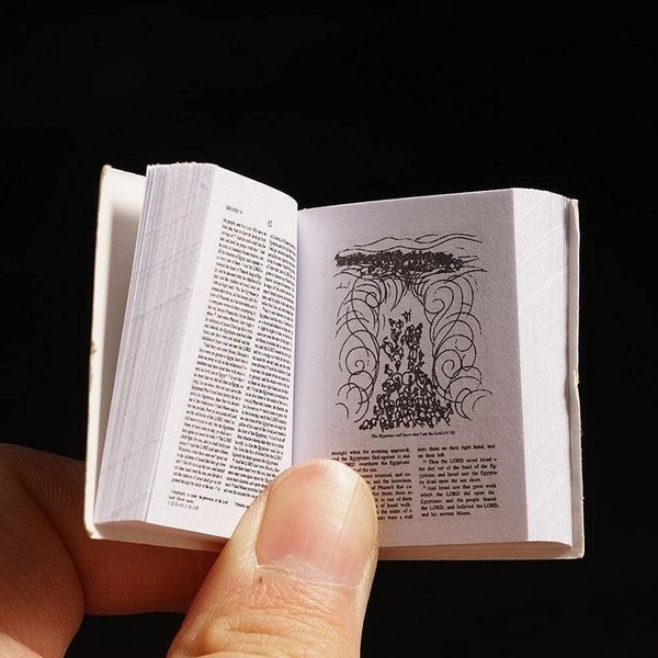 1Pc TsugaR Mini Bible Pocket Book 1/12 Dollhouse Miniature Book Bookshelf Bedroom Library Accessories，Dollhouse Furniture, Dolls and Accessories