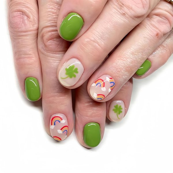 St Patricks Day Press on Nails Short Oval Fake Nails Shamrock Nails Glue on Green Clover False Nails with Rainbow Designs Nude Irish Fake Nails Acrylic Artificial Coffin Full Cover Nails for Women