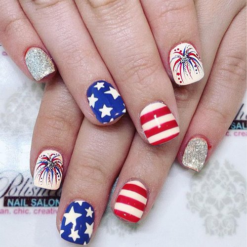 BMKKOT Patriotic Press on Nails Short Fake Nails Independence Day Stars Artificial Glue on Nails Red White Stripes Square False Nails Glitter Fireworks Acrylic Nails for Women 4th of July Manicure