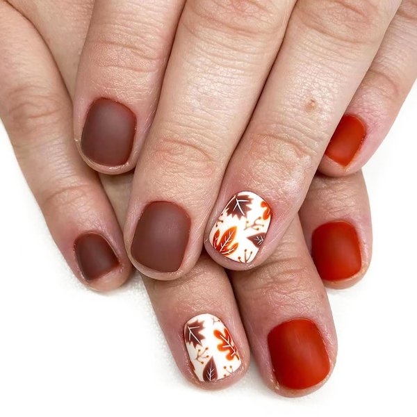24Pcs Fall Press on Nails Short Square False Nails with Maple Leaf Design Red Brown Matte False Nails Full Cover Acrylic Nails Reusable Stick on Nails for Women Girls Fall Winter Nail Art Decor