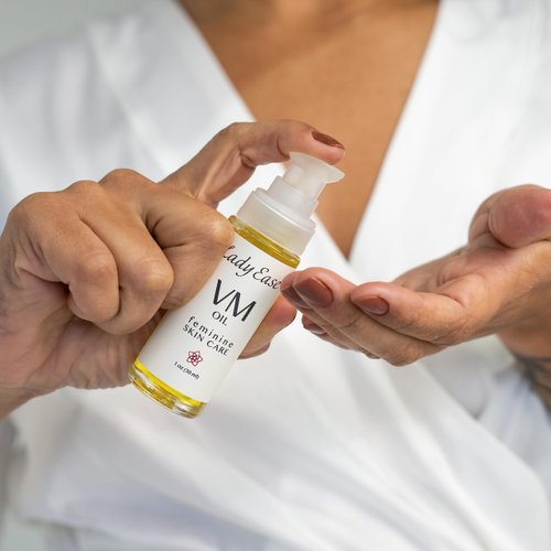 Lady Ease Organic Vaginal Oil Comforts Vaginal Dryness, Nourishes & Hydrates - 1oz