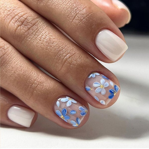 IMSOHOT Short Square Press on Nails Blue Flower Fake Nails Acrylic Glossy False Nails Glossy Squoval White Glue on Nails Full Cover Cute Stick on Nails for Women 24 Pcs