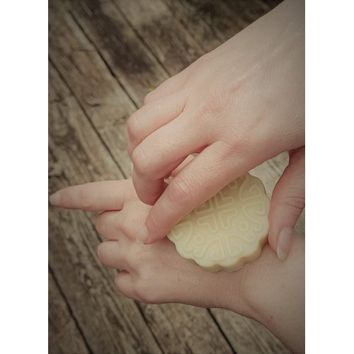 High Thyme FARMacy White Chocolate & Peppermint Moisturizing Lotion Bar 1.5 Ounce Waterless Lotion Bar for Dry Skin