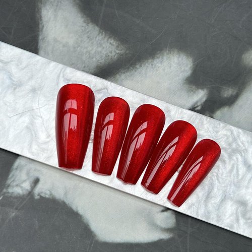 KKUUOO Wine Red Cat Eye Press on Nails Medium Coffin Fake Nails Gradient Design False Nails Shiny Acrylic Nails Full Cover Stick on Nails Jelly Press on Nails for Women Valentine's Day Manicure