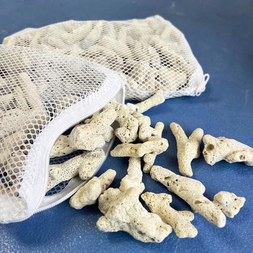 Natural Crushed Fish Tank Premium Coral Filter for Aquarium Crushed Coral 1LB with Mesh Bag for Freshwater Aquarium Bio Ceramic Filter Media Fish Tank Filtration Material Pond Filter Media Reusable