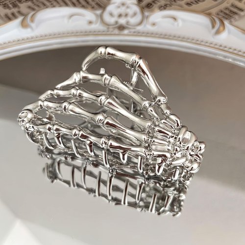 FULANSI Skeleton Hand Hair Clip Metal Silver Hair Claw Clips Gothic Halloween Hair Accessories for Women Fashion Skull Claw Clips for Thick/Thin Hair Strong Hold Hair Jaw Barrettes Party Decor