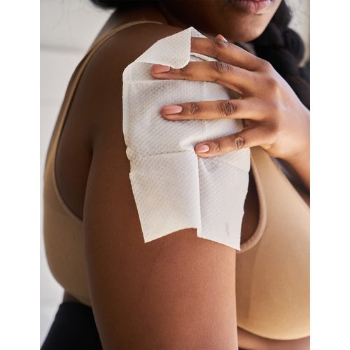 Dr. Dennis Gross Alpha Beta Exfoliating Body Treatment | Multi-Tasking Powered by AHA/BHAs for Smooth, Hydrated Skin While Improving Ingrown Hairs, Keratosis Pilaris, and Blemishes | 2 Textured Towels