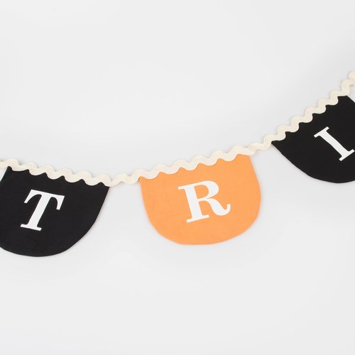 Meri Meri Trick Or Treat Fabric Halloween Garland (Pack of 1), 8' Strand (12’ Including Excess Cord), Reusable Halloween Party Decorations, RIC Rac Detailing, Drawstring Organdie Storage Bag