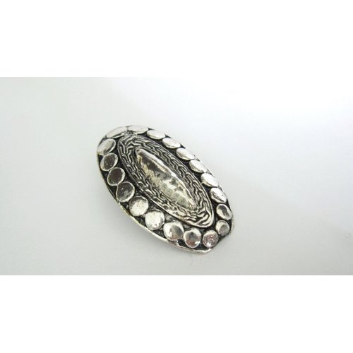 Chunky silver metal native looking alligator hair clip barrette