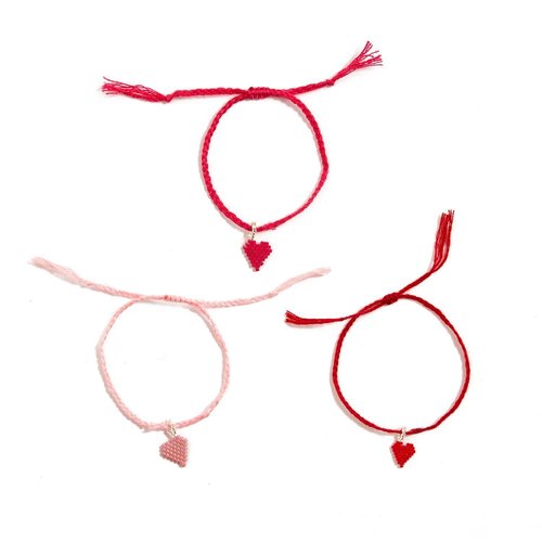 Fizzing Bath Bomb with Heart Charm Adjustable Bracelet Inside (Strawberry Champagne)