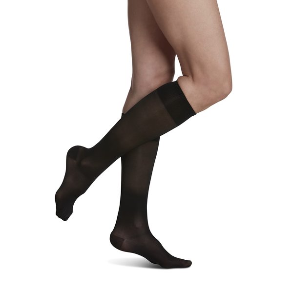 SIGVARIS Women's Sheer Fashion Closed Toe Calf Height - 15-20mmHg Weight Compression Hose - Lightweight & Breathable in Soft Stretch Fabric for Comfortable Everyday Wear - Black - B (Medium)