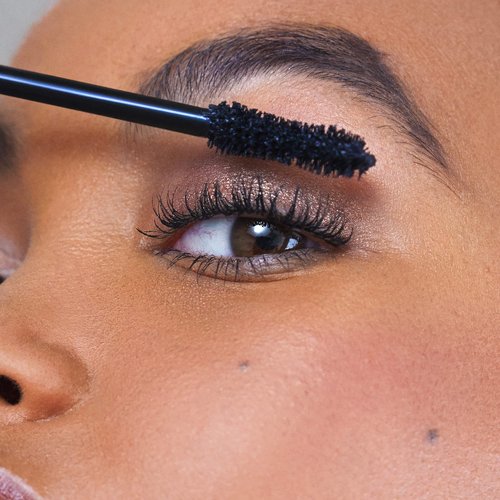 3INA MAKEUP - Vegan - Cruelty Free - The 24h Level Up Mascara Waterproof 900 - Black Mascara Long Lashes - Waterproof - Extreme Definition - Volume Length Curve - Panoramic Effect - Metallic Tube - Hourglass Brush