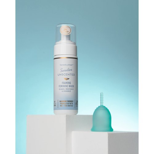 Honestly pHresh Natural Prebiotic & Probiotic Foaming Feminine Wash, pH Balanced with Essential Minerals, Safe for Sensitive Skin, 24 Hour Odor Protection, 5 Oz, Unscented