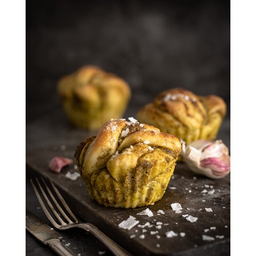 FALKSALT | Wild Garlic Salt Flakes 2.47oz. | Gourmet Finishing Sea Salt Flakes | Handcrafted, Kosher, Gourmet Flavored Salt