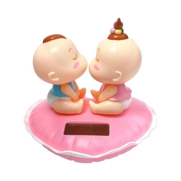 Solar Powered Bobble Head Kissing Boy And Girl Home Decoration Car Decoration
