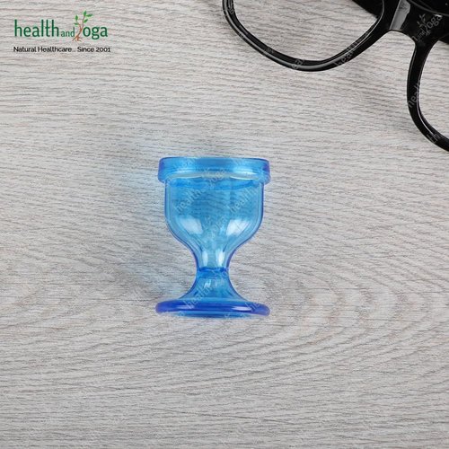 HealthAndYoga™ ChillEyes Colored Eye Wash Cups - Remedy Cup for Eye Wash - Eye Cleaner with Snug Fit - includes Storage Container (2 Pcs.)(1 Orange + 1 Blue)