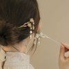 2 Pcs Metal Flower Tassel Hair Pins Vintage Pearl Flower Hair Sticks Retro Hair Chopsticks Elegant Chignon Pins Hair Accessories for Women and Girls (Gold, Silver)