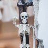 UMEELR 5Pcs Hanging Skeleton Halloween Decorations, 16in Movable Joints Realistic Full Body Poseable Plastic Skeleton for Yard Garden Patio Haunted House Halloween Party Decoration