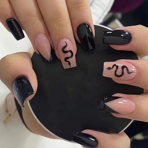 BAOYAALIN Black Press on Nails Medium Square Fake Nails with Exquisite Snakes Design Artificial Acrylic False Press ons Full Cover Stick on Nail for Women Girls Daily Wear Wedding Manicure 24Pcs