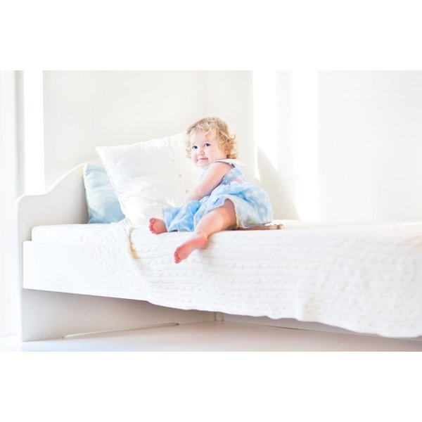 Wonder Baby Saddle Style Children’s Soaker Waterproof Mattress Pad & Sheet Protector – Soft, Comfortable, Lightweight Bedding - Absorbs 6 Cups – 34” x 36” for Twin Beds